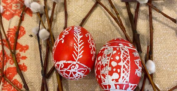 Red Easter eggs decorated with white lines. 